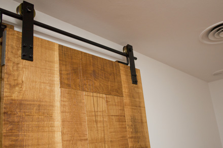 trabajos de carpintería en donostia: puertas de madera a medida. detalle del acabado