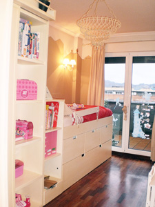 mueble a medida para dormitorio infantil. vista con la decoración